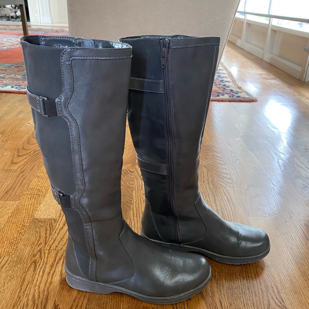Life Stride Flex Gray Faux Leather and Suede Boots